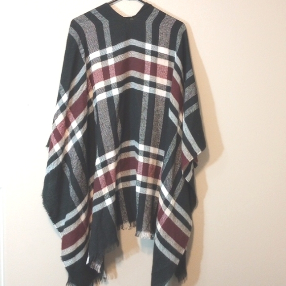 Modena Women's Poncho Sz OS Red Plaid Shawl Soft Cozy Relaxed Cold Fall Winter - Picture 5 of 5